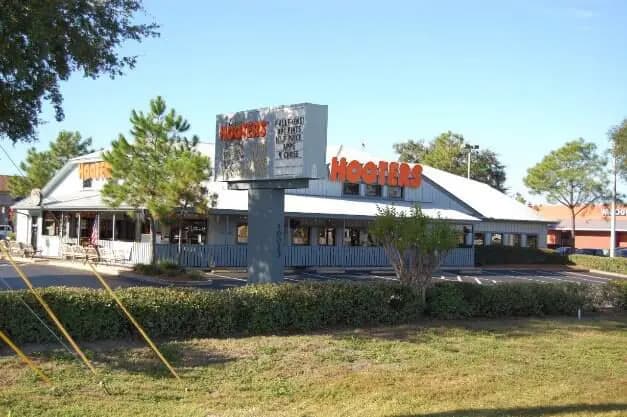 Hooters